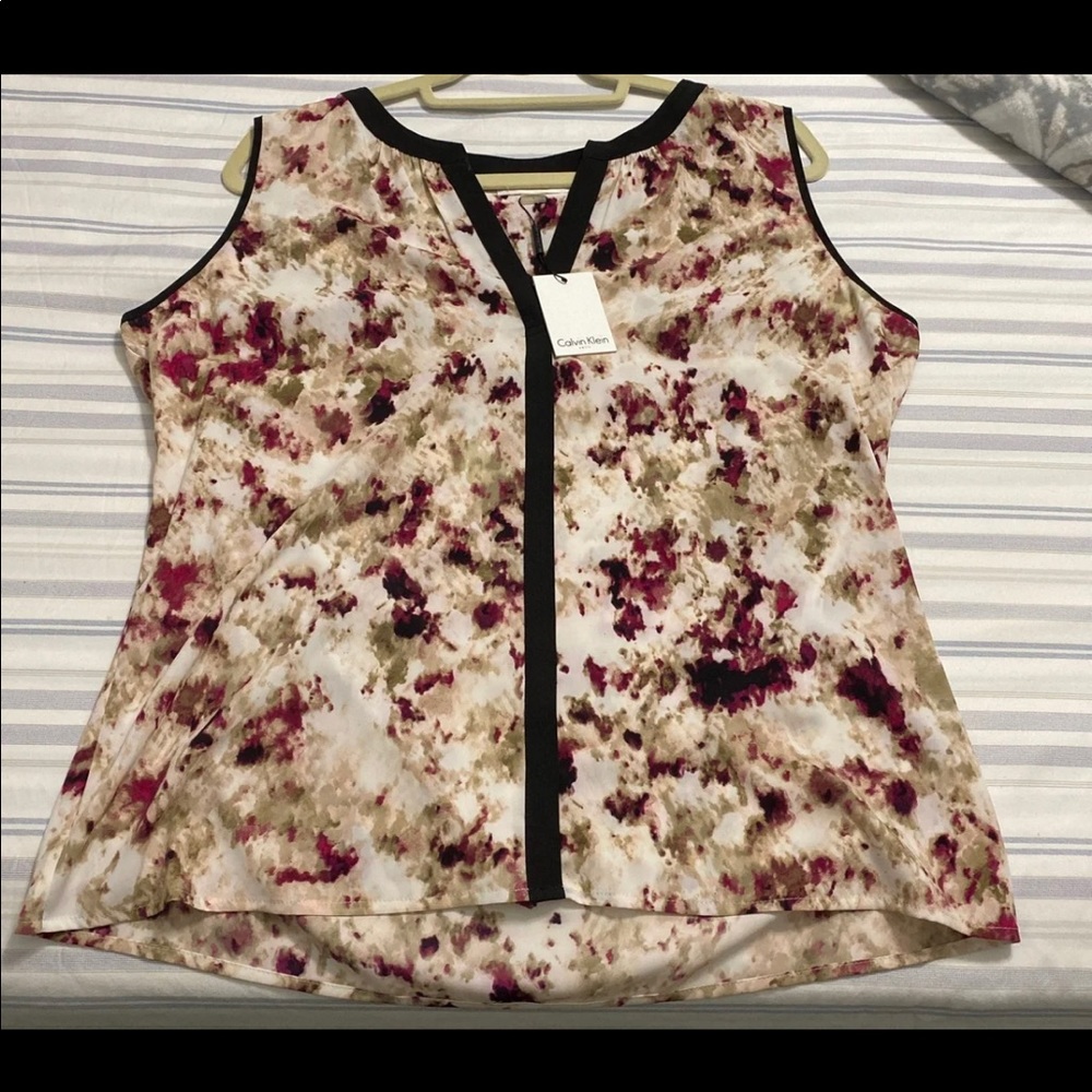Printed Sleeveless V-Neck Blouse